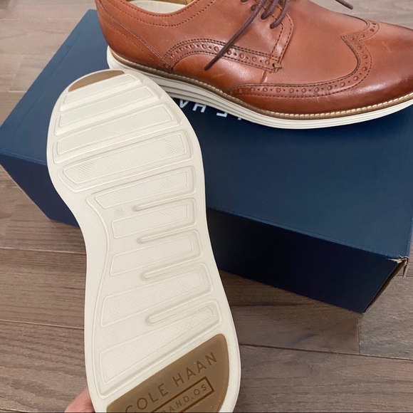Cole Haan Men Oxford Wingtip - Picture 5 of 7